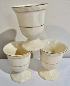lot 437 image: 3 Elegant Egg Cups