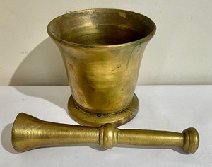lot 443 image: Vintage Pestle and Mortar