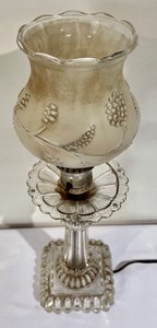 lot 452 image: Vintage Lamp