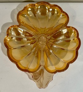 lot 457 image: Carnival Glass Serving Pieces