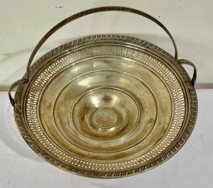 lot 451 image: Sterling Silver Handled Dish
