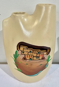 lot 459 image: Niemadji Pottery and More