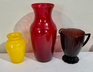 lot 462 image: Cool Vintage Colored Glass Grouping