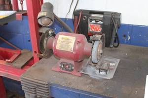 Northern Industrial 6 Bench Grinder 2-head With Lamp