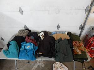 lot 26 image: Womens Jackets & Sweaters Size ML
