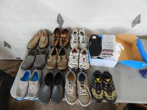lot 27 image: 10 Pair Mens Shoes Size 78 & Box Of Insoles