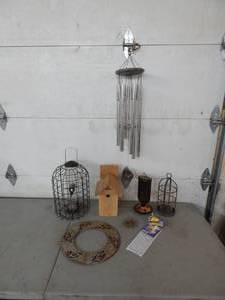 lot 38 image: Wind Chime Bird Feeders & Bird House
