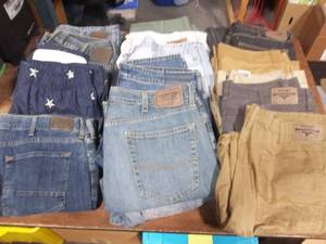 lot 20 image: 15 Pairs Of  Size- 38 &40 Pants & Shorts-Levis, Wrangler, Lee & More