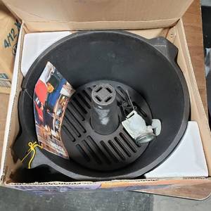 lot 4 image: Ultimate Turkey Roaster (Camp Chef) Cast Iron. New Unused