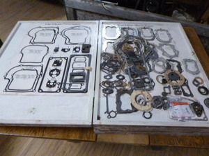 lot 8 image: Small Engine Gaskets