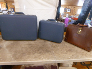 lot 21 image: American Tourister Suitcases