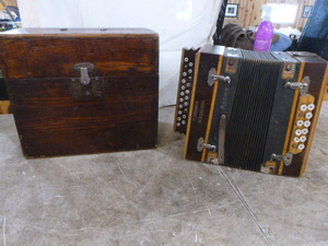 lot 22 image: Vintage M. Hohner Accordion