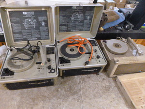 lot 23 image: 3 Record Players