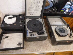 lot 24 image: 3 Record Players