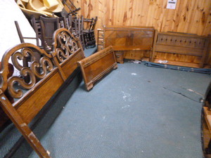 lot 28 image: Headboards and Footboards