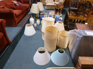 lot 32 image: Lot of Lamps