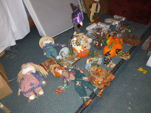 lot 39 image: Halloween and Christmas Dcor