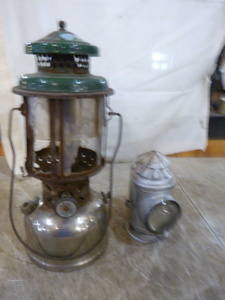 lot 41 image: Vintage Coleman White Gas Lantern