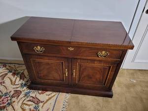 lot 10 image: Gorgeous Mahogany Buffet Server by Drexel