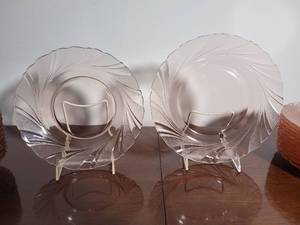 lot 40 image: Dazzling Vereco Depression Glass Dessert Service- Pink
