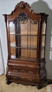 lot 12 image: Gorgeous Antique Mahogany Display Cabinet