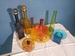 lot 54 image: Groovy Collection of Vintage Art Glass