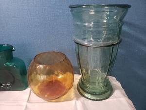 lot 74 image: Vintage Art Glass Bundle