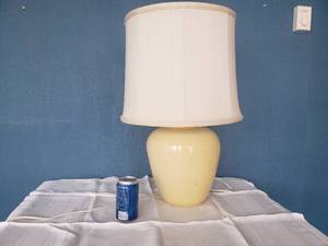 lot 101 image: Vintage Cream Tone Urn Lamp