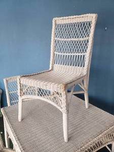 lot 113 image: Vintage White Wicker Card Game Table & 4 Chairs