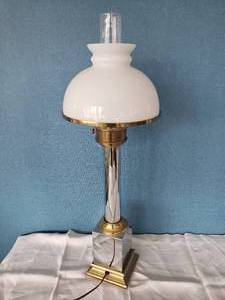 lot 106 image: Elegant Sinumbra Lamp