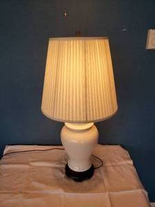 lot 111 image: White Urn Table Lamp