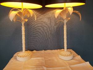lot 23 image: Mid Century Palm Beach Regency Lamp Pairing