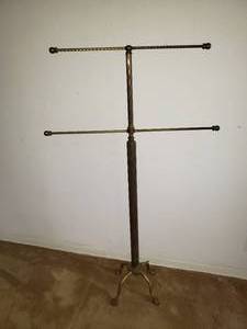 lot 52 image: Towel Rack Valet Stand