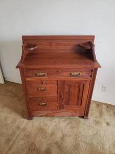 lot 149 image: Antique Washstand Side Dresser