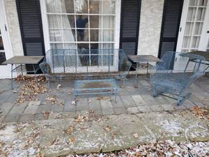 lot 3 image: Russell Woodard Sculptura Patio Wire Couch and Side Chair Suite