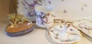 lot 114 image: Antique Porcelain Vanity Collection