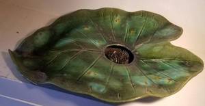 lot 116 image: Majolica Style Leaf Planter with Frog