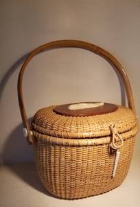 lot 96 image: Vintage Nantucket Basket Purse Handbag
