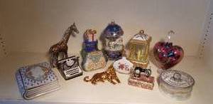 lot 120 image: Collection of Sparkling Trinket Boxes and Perfumes