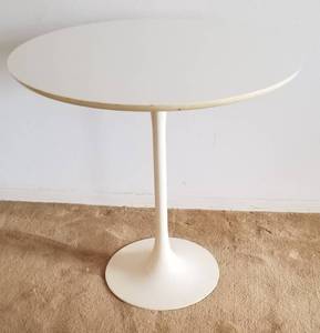 lot 2 image: Burke Tulip Table with 2 Burke Chairs
