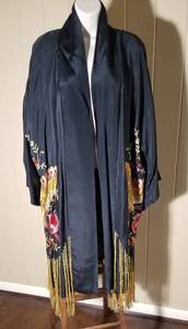 lot 92 image: Retro Chinese Silk Embroidered Butterfly Lounge Jacket