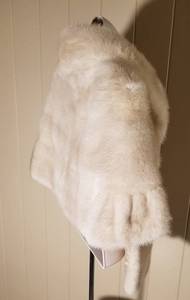 lot 84 image: Cream Mink Fur Stole Shawl  small