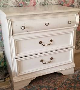lot 109 image: Lexington French Provencial Nightstand