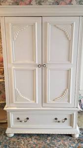 lot 108 image: Lexington French Provencial Armoire Dresser