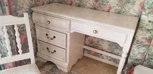 lot 110 image: Lexington Writing Desk with Chair