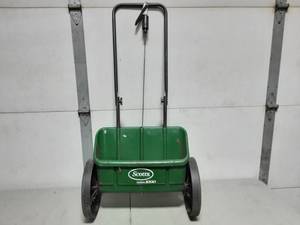 lot 16 image: Scotts Fertilizer Spreader