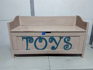 lot 20 image: Toy Box Bench