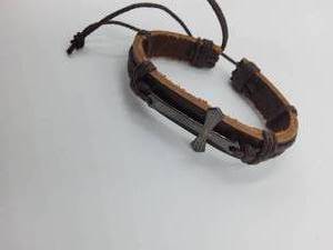 lot 35 image: LEATHER CROSS BRACLET