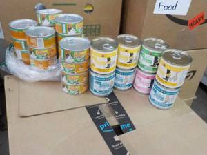 lot 145 image: 8 Cans Caf in the Kitchen and 22 ...