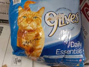 lot 168 image: 9 Lives Daily Essentials Cat Food ...